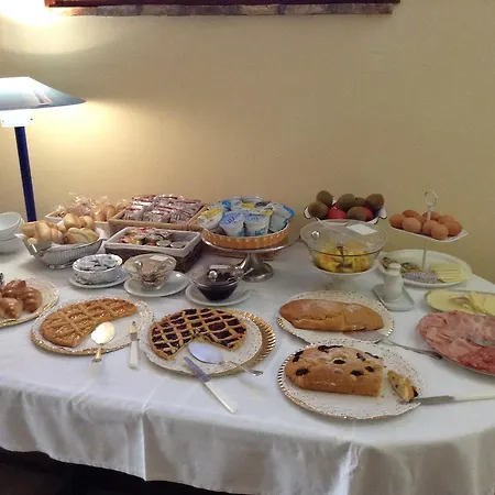 לינה וארוחת בוקר Casa Tentoni - 4*